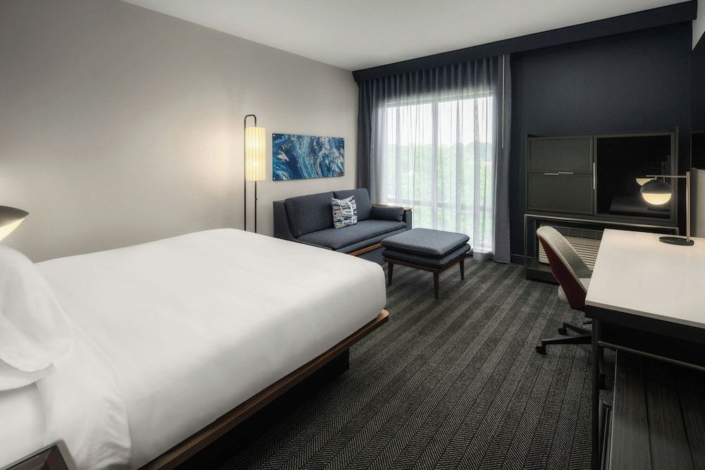 Standard Room, 1 King Bed with Sofa bed, Courtyard View (Hearing Accessible)