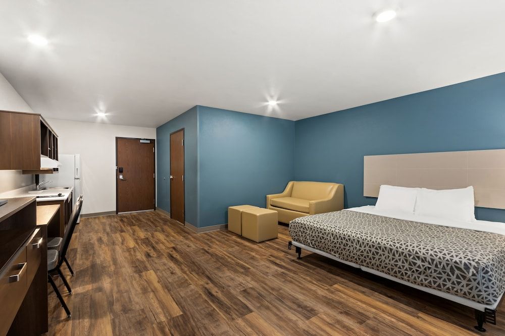Suite, 1 King Bed with Sofa bed, Non Smoking