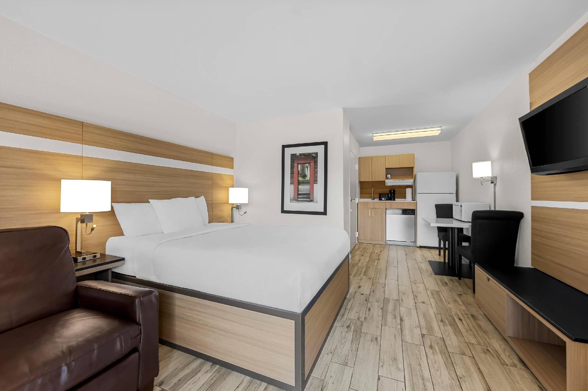 1 Queen Bed, Nonsmoking, Accessible