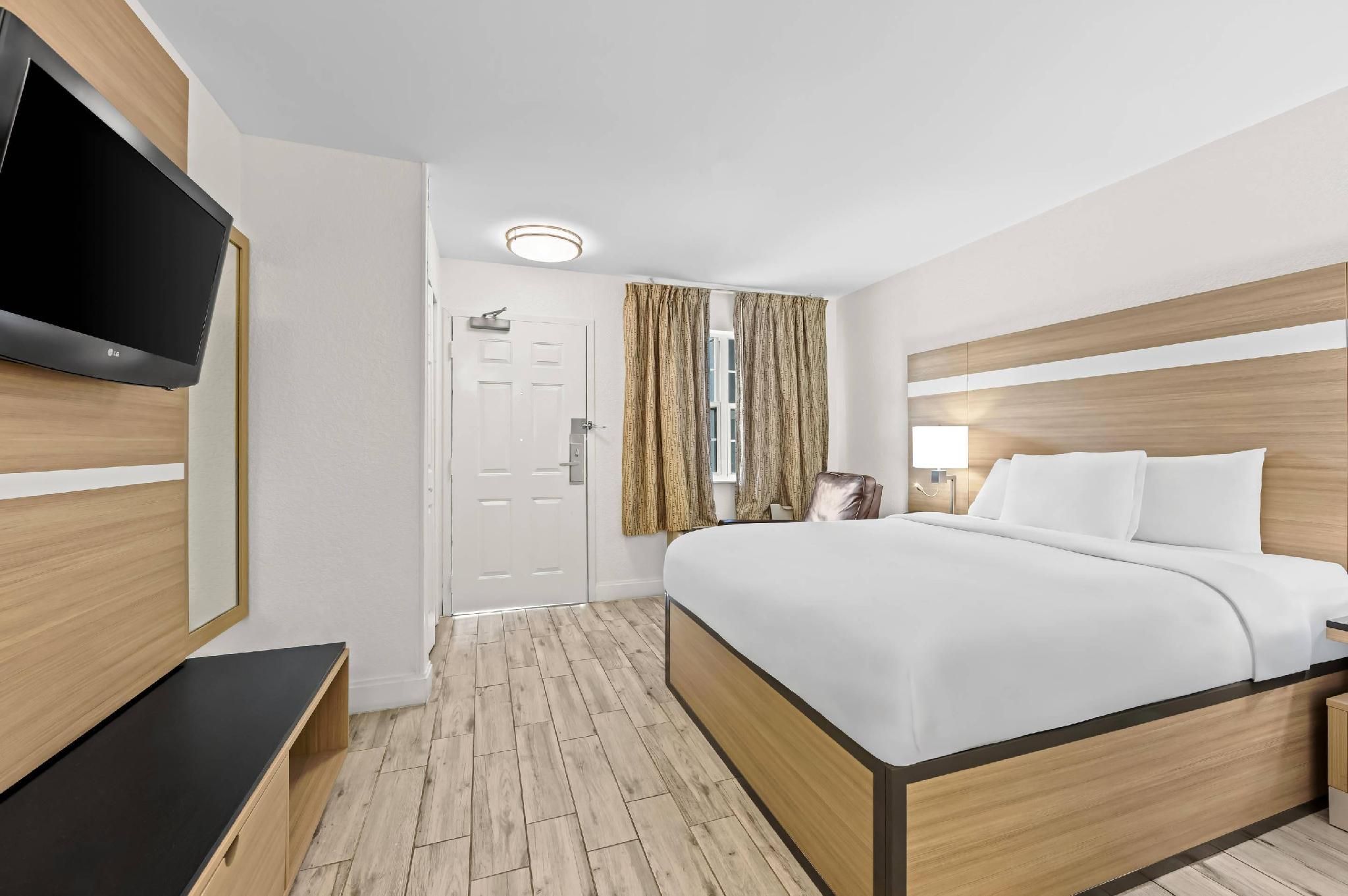 1 Queen Bed, Nonsmoking, Accessible