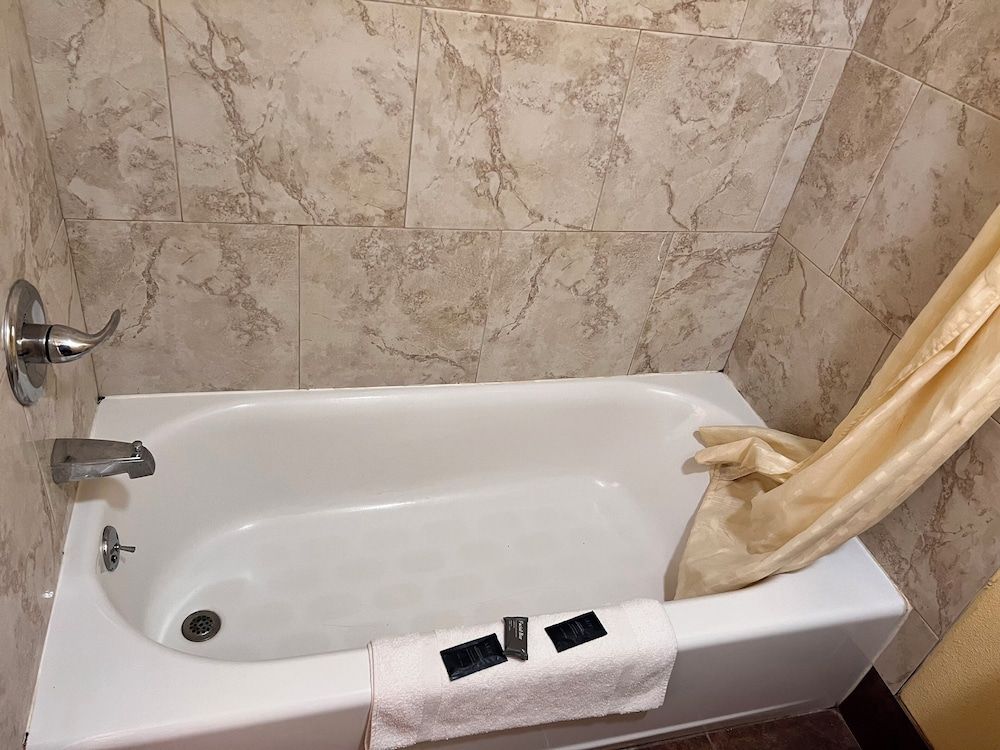 Economy Inn Express Standard Double Room 4