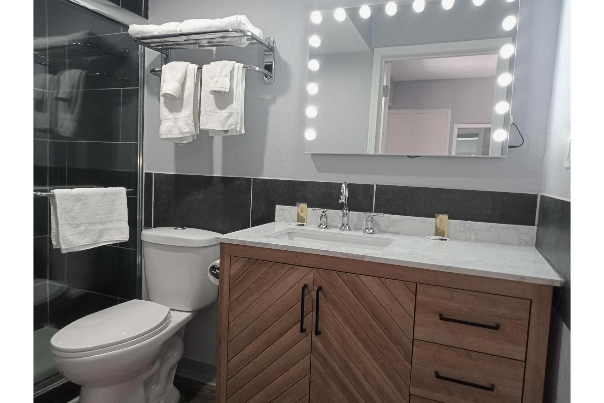 King bed suite with Kitchenette