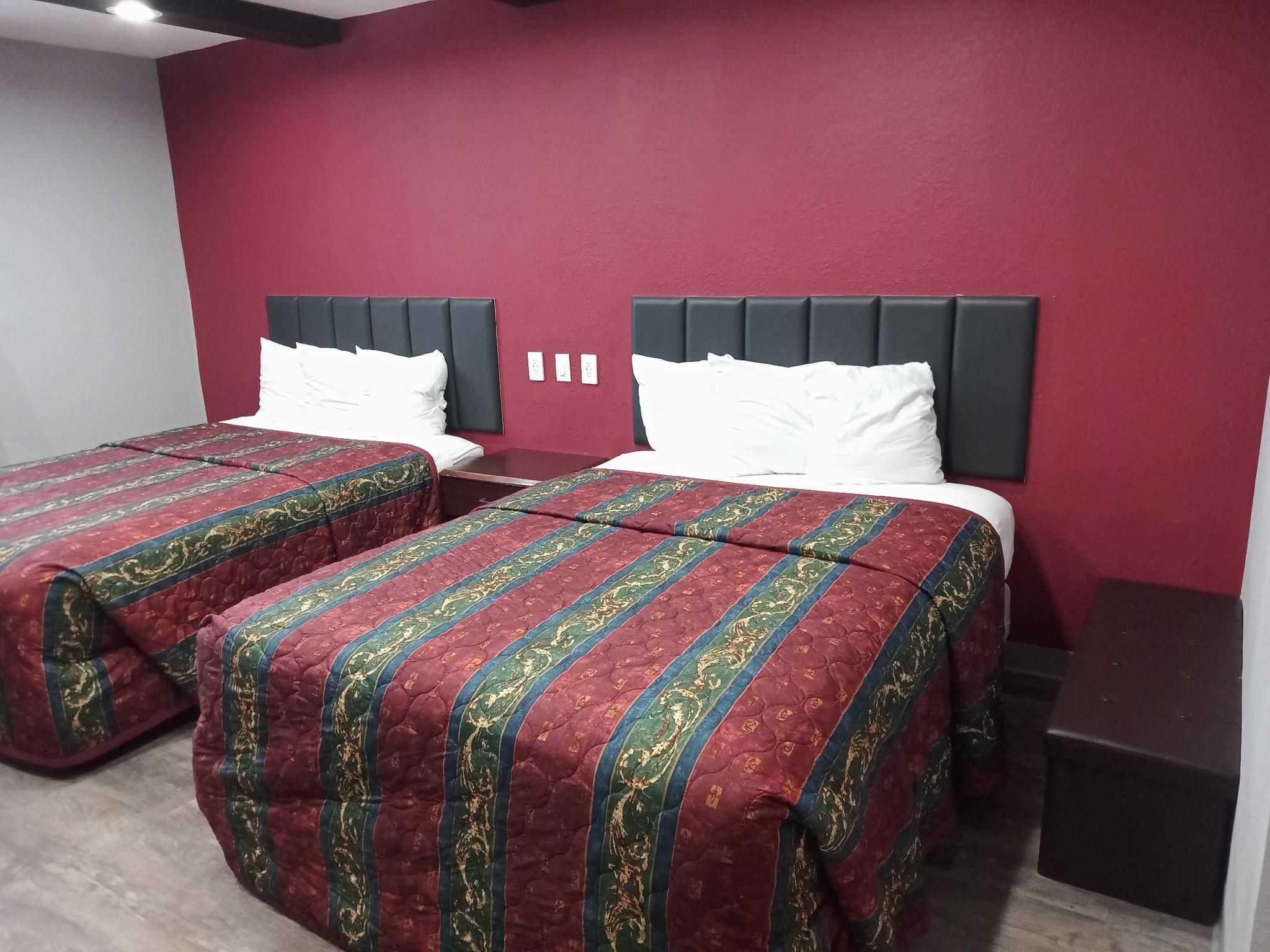 2 Queen Beds Suite Smoking