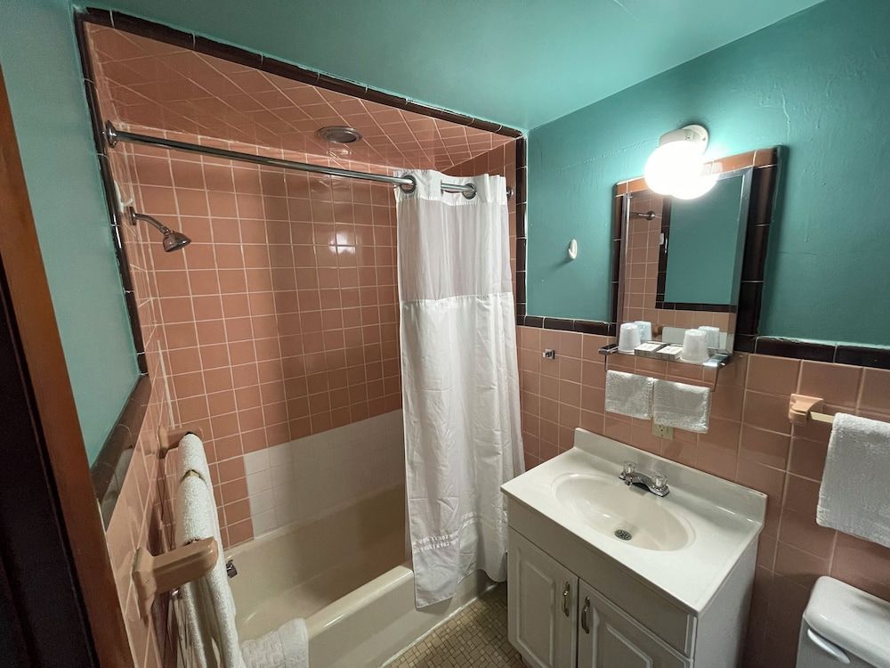 Best Motel Bowling Green Standard Double Room, 2 Double Beds, Non Smoking 10