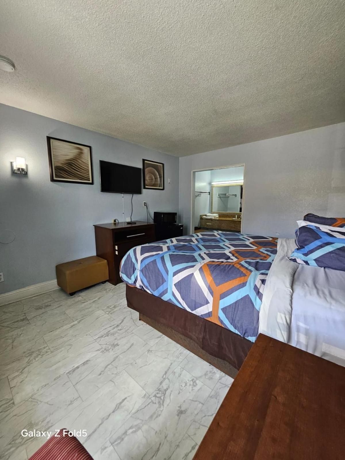 Rodeway Inn Hattiesburg North King Room with Roll-In Shower - Disability Access/Non Smoking/Ground floor 2