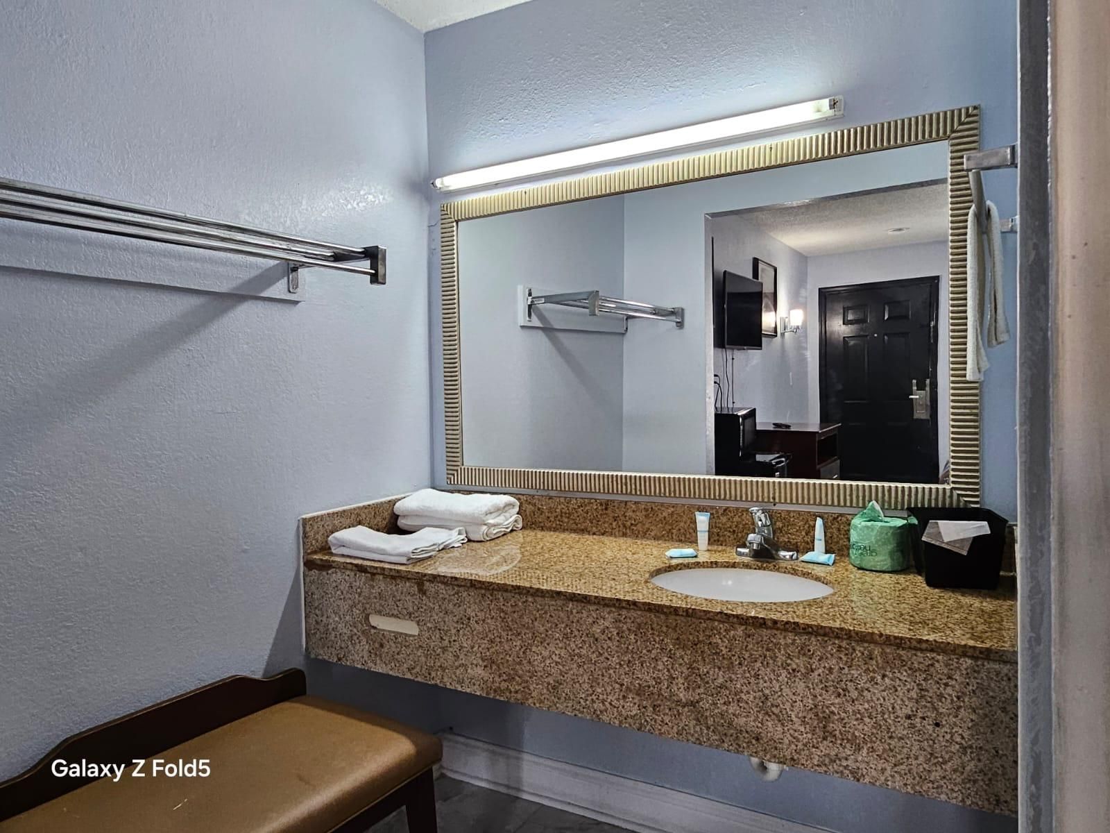 1 King Bed, Nonsmoking, Accessible