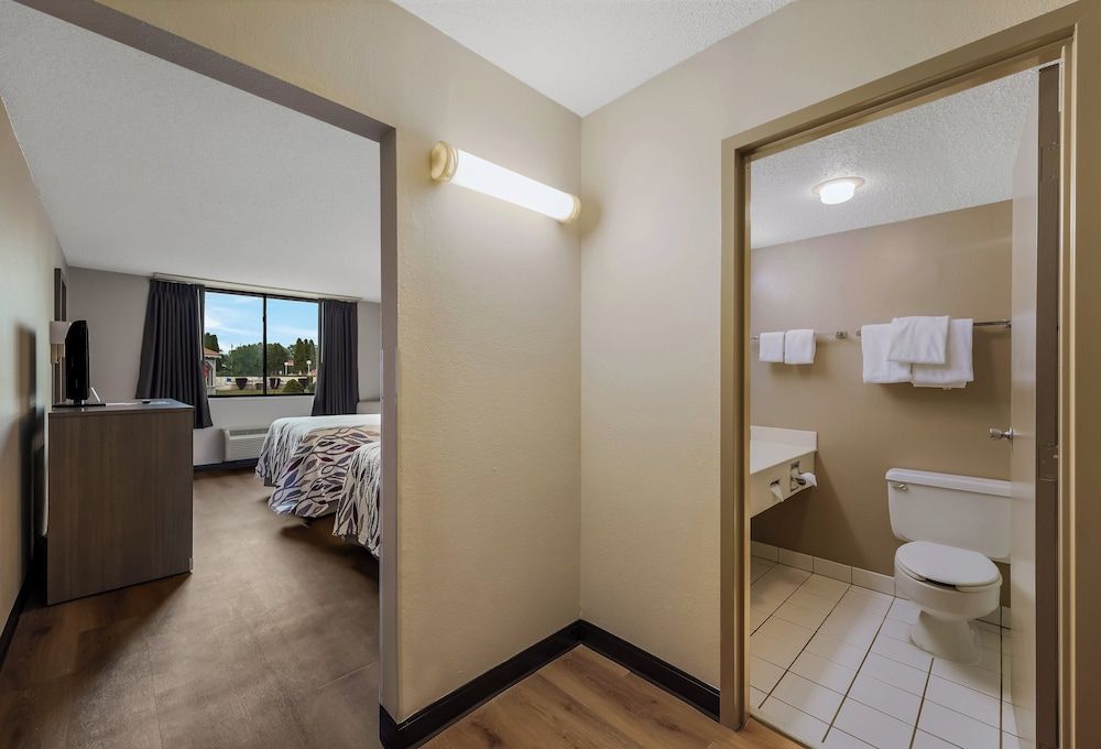 Red Roof Inn Painted Post Deluxe Room, 2 Double Beds, Non Smoking 3