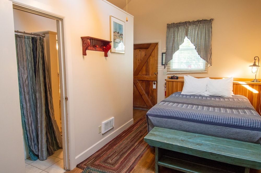 The Swan Hotel Cabin, Garden View