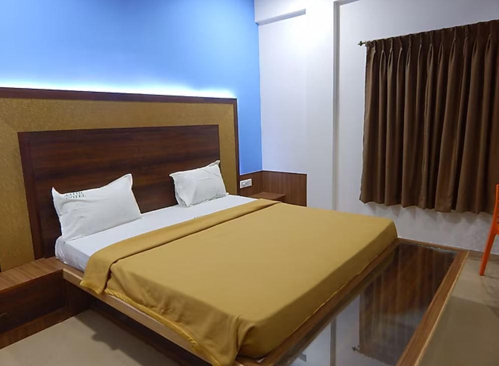 Hotel Aadhi Suite Room