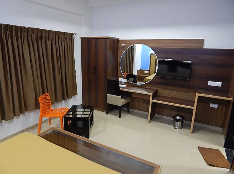 Hotel Aadhi Suite Room 3