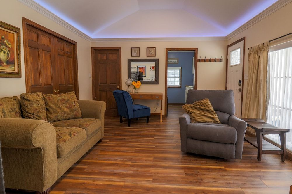 Hickory House Bed & Breakfast Comfort Bungalow 5