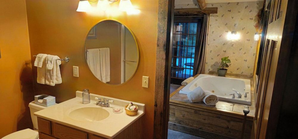 Tamarack Cabin, 1 King Bed, Non Smoking, Jetted Tub