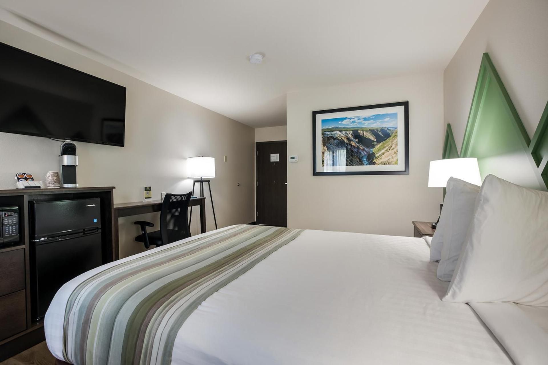 Standard Queen Room