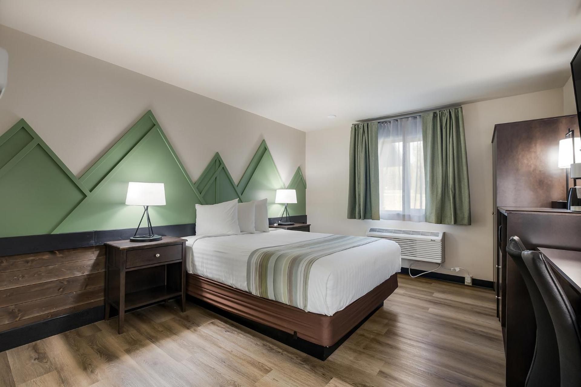 Standard Queen Room