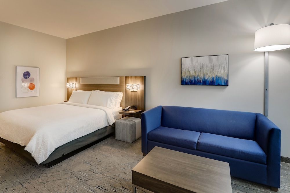Holiday Inn Express Holly Springs Raleigh Area by IHG Standard Room, 1 King Bed, Accessible (Communication Accessible) 5