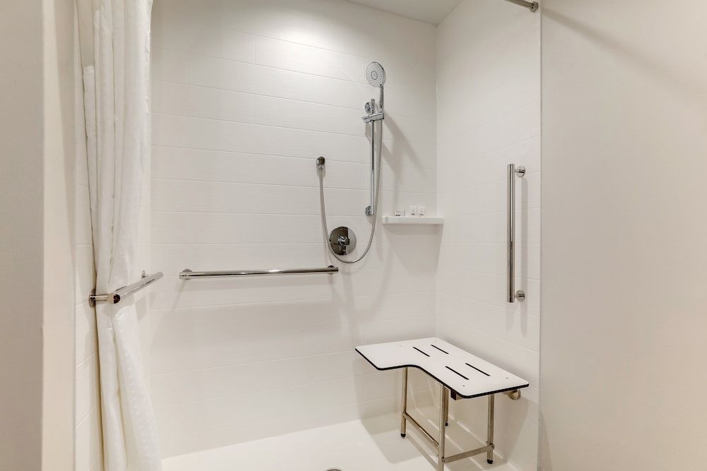 Holiday Inn Express Holly Springs Raleigh Area by IHG Standard Room, 2 Queen Beds, Accessible (Mobility) 4