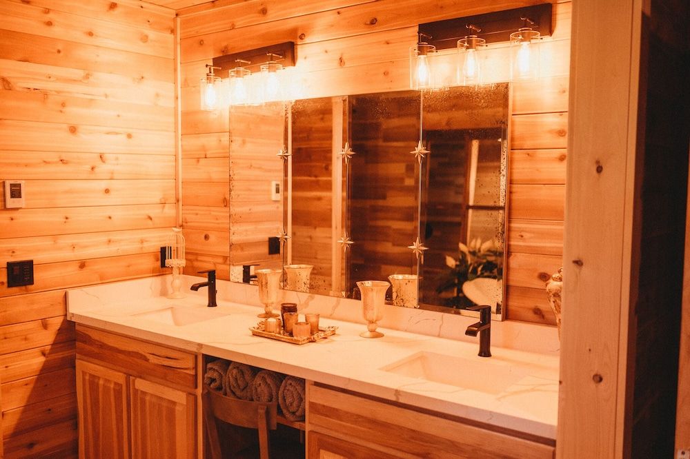 Woodland Bluff Luxury Suite 33