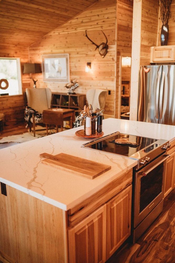 Woodland Bluff Luxury Suite 12