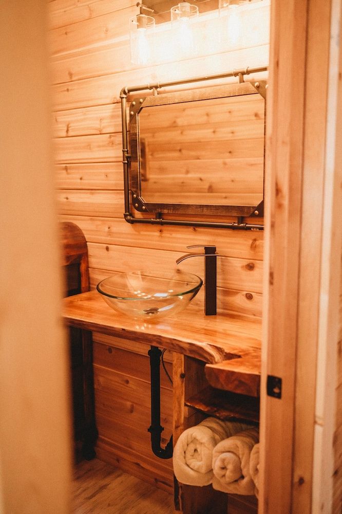 Woodland Bluff Luxury Suite 32