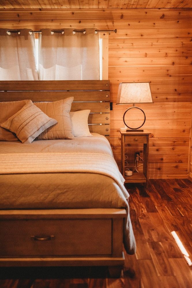 Woodland Bluff Luxury Suite 4