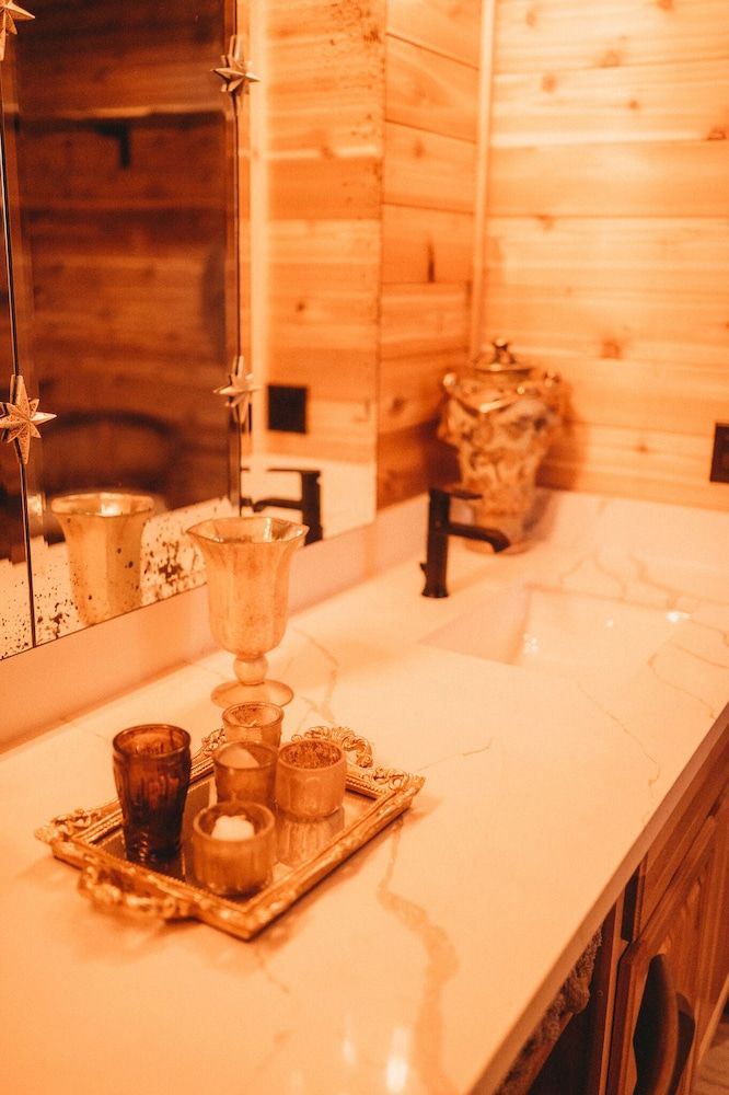 Woodland Bluff Luxury Suite 14