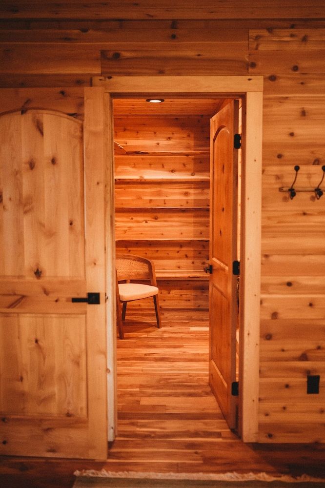 Woodland Bluff Luxury Suite 24