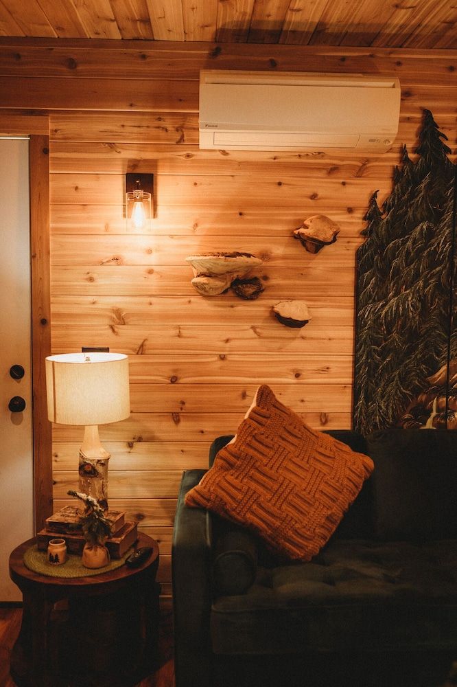 Woodland Bluff Deluxe Suite 9