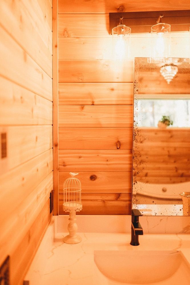 Woodland Bluff Luxury Suite 10