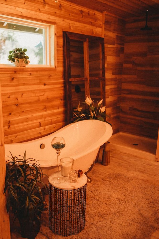 Woodland Bluff Luxury Suite 13