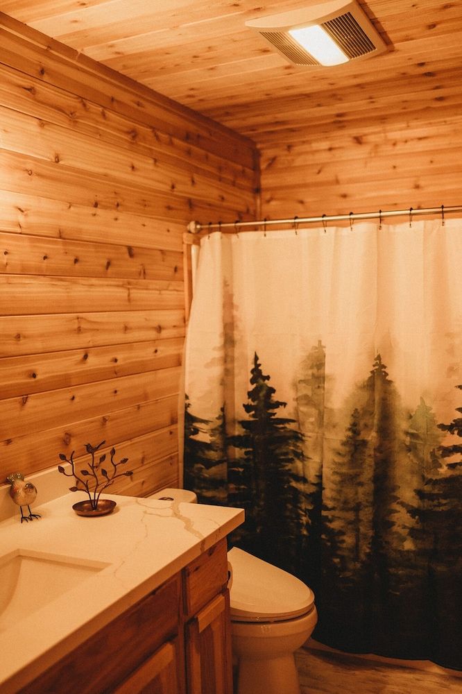 Woodland Bluff Deluxe Suite 6