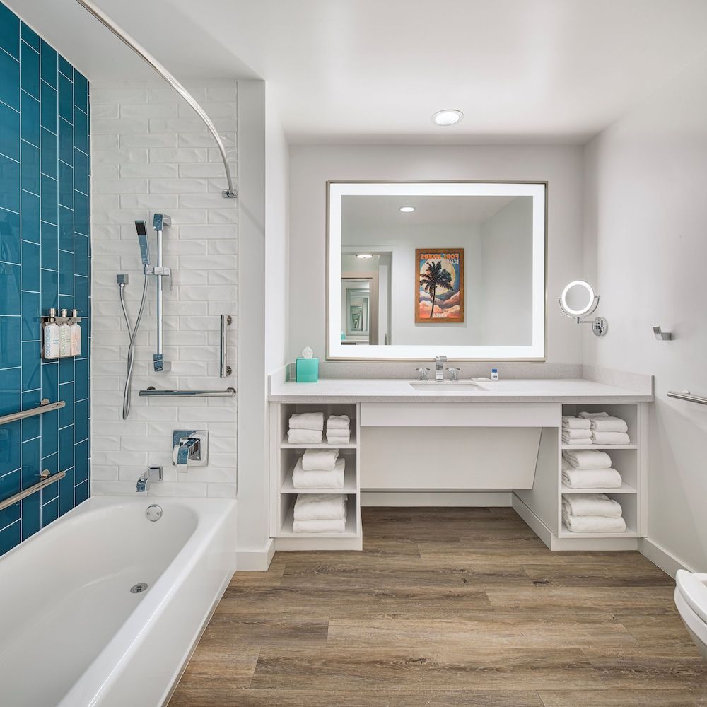 Margaritaville Beach Resort Fort Myers Standard Room, 2 Queen Beds, Accessible, Bathtub 3