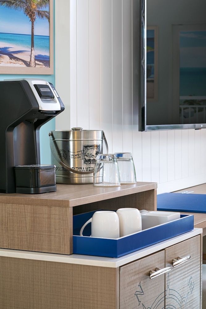 Margaritaville Beach Resort Fort Myers Standard Room, 2 Queen Beds, Accessible, Bathtub 4