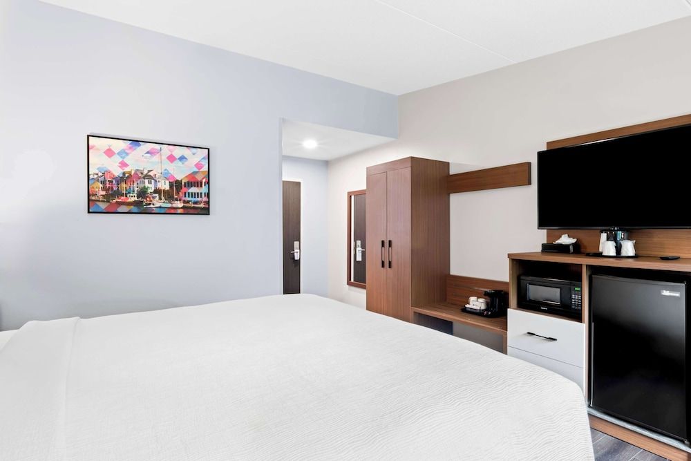 Best Western Niantic - New London/Mystic Area Standard Room, 1 King Bed, Non Smoking, Refrigerator & Microwave (Shower Only)