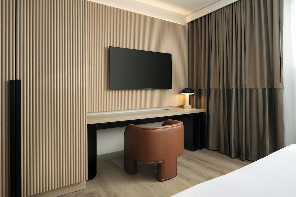 Cascade Hotel, Kansas City, a Tribute Portfolio Hotel Room, 2 Queen Beds, Non Smoking, Corner 5