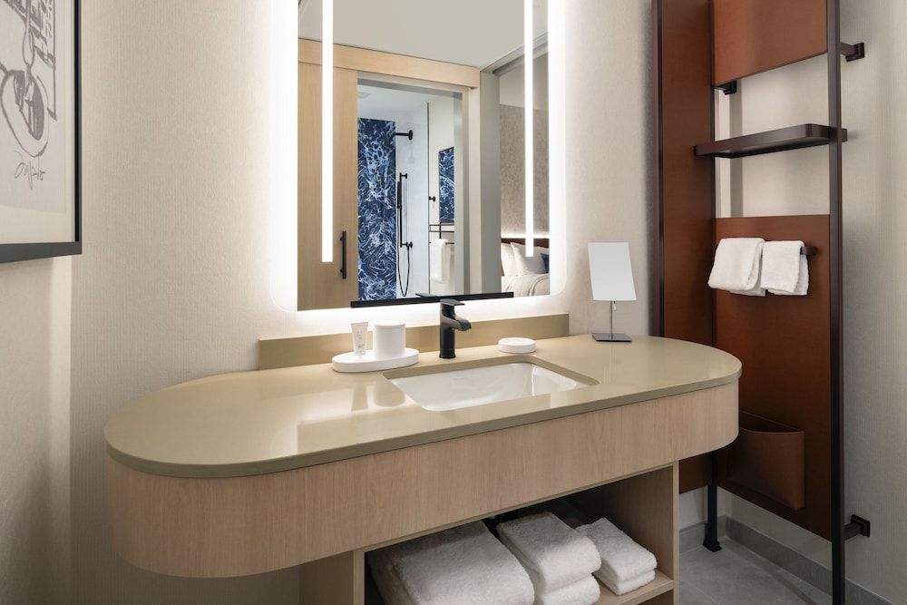 Cascade Hotel, Kansas City, a Tribute Portfolio Hotel Room, 2 Queen Beds, Non Smoking, Corner 2