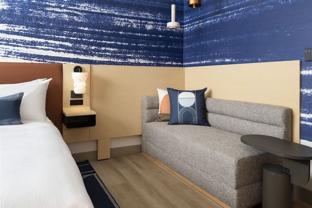 Cascade Hotel, Kansas City, a Tribute Portfolio Hotel Standard Room, 1 King Bed, City View (Hearing Accessible) 2