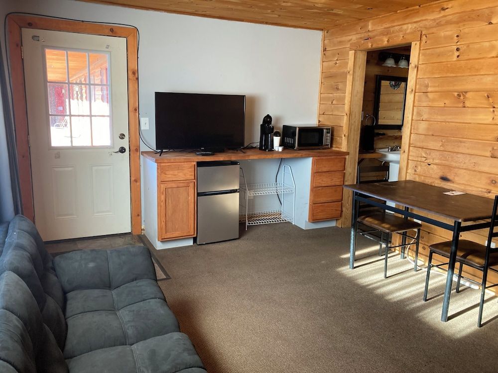 Rustic Inn Standard Suite 2