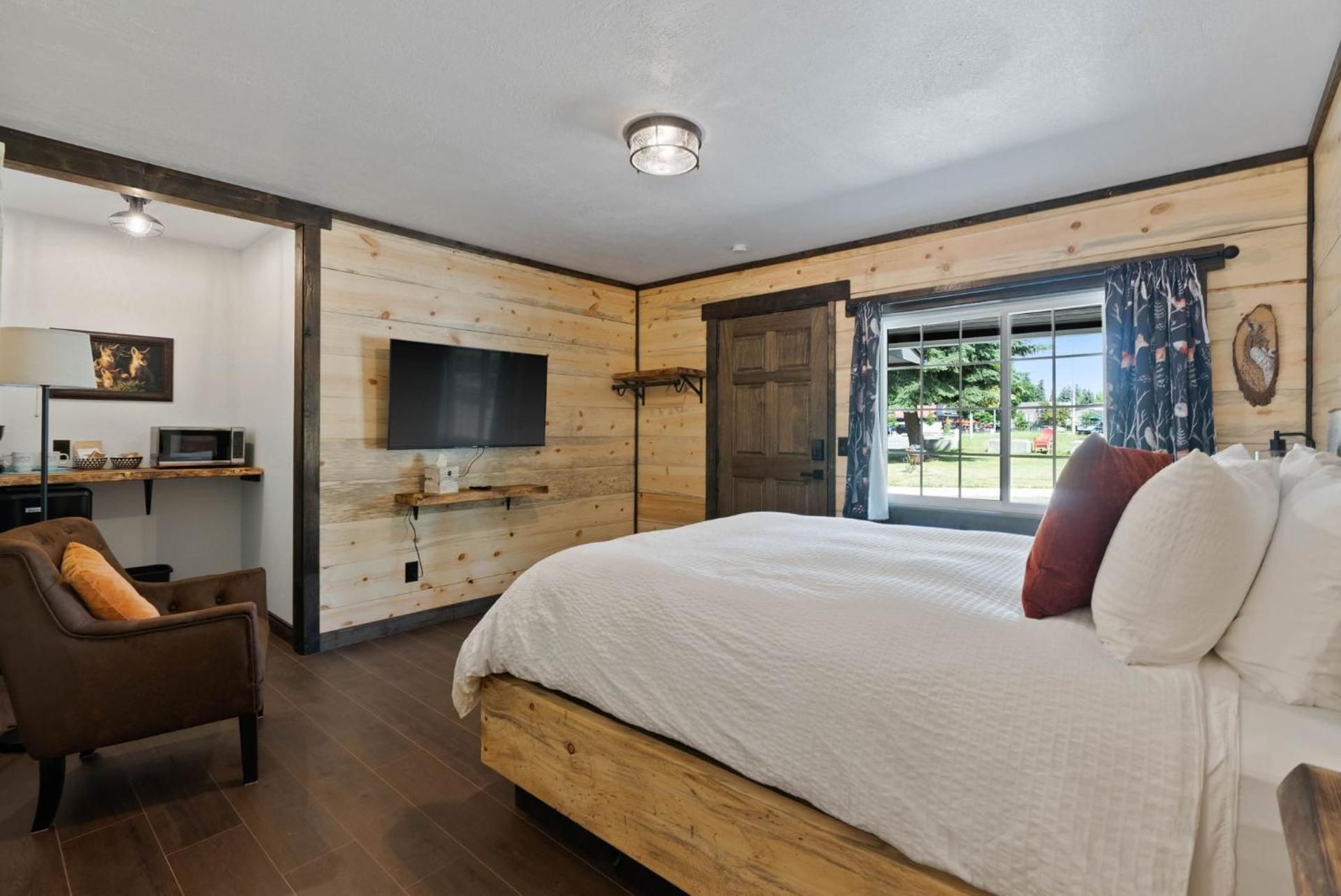Mustang Suite 1