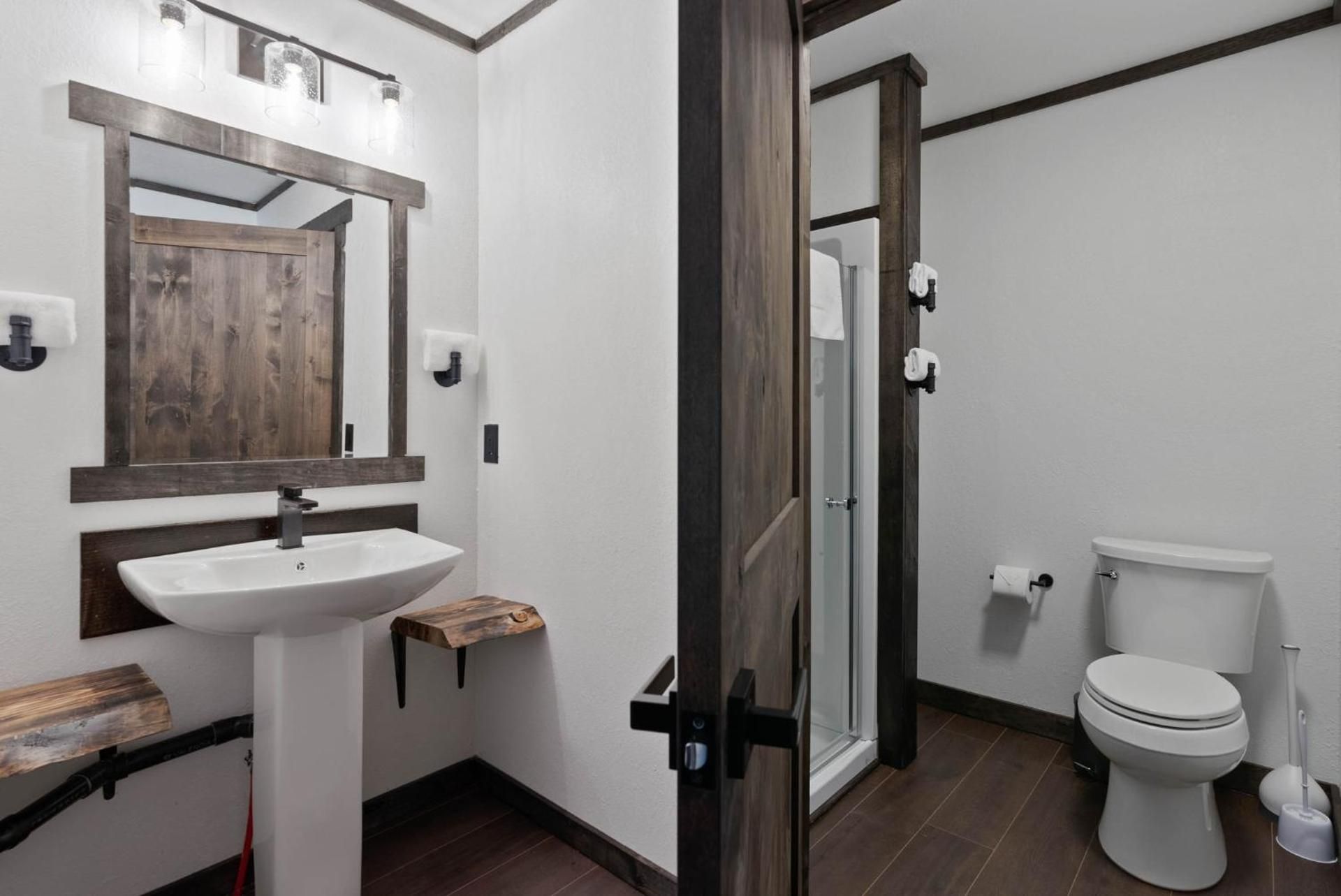 Bear Room 9