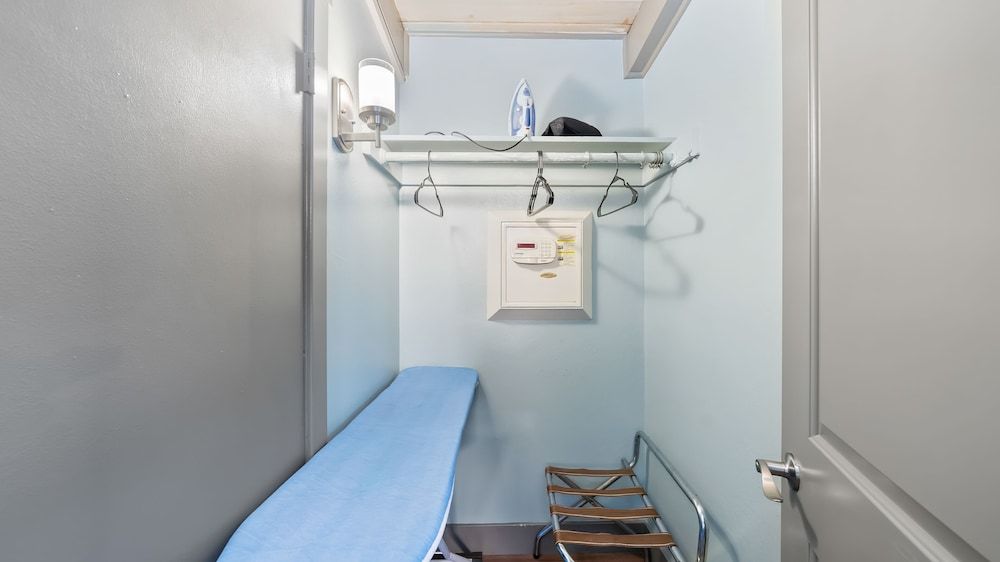 Blue Jay Lodge Standard Room 19