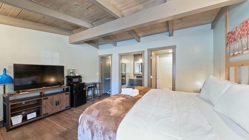 Blue Jay Lodge Standard Room 7