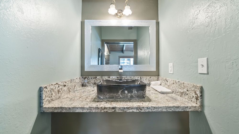 Blue Jay Lodge Standard Room 15