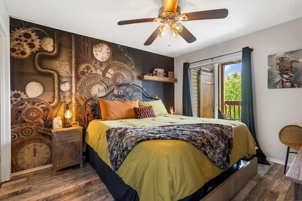 Condo, Multiple Beds, Balcony, Garden View (Time Traveler Suite)