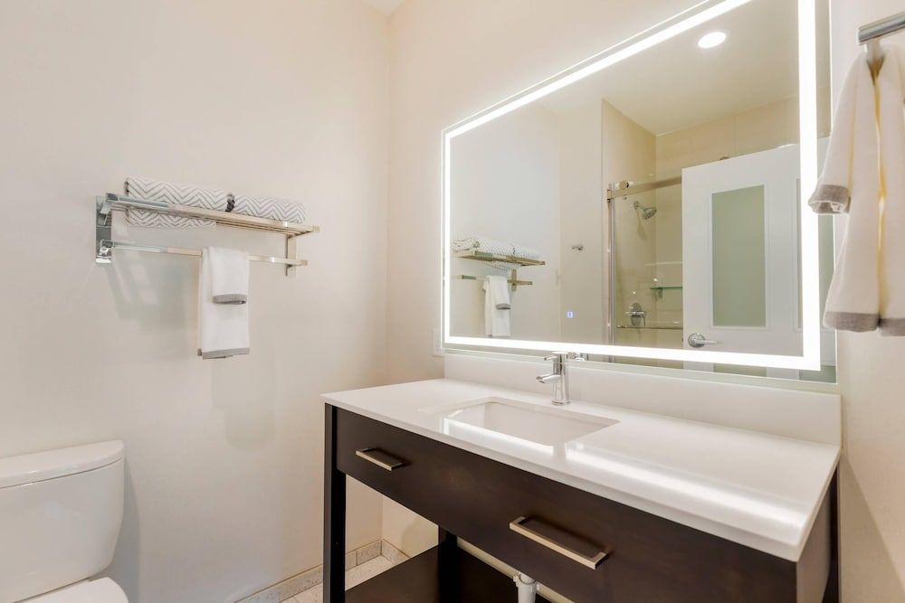 Cambria Hotel Copper Mountain Standard Room, 1 King Bed, Non Smoking 4