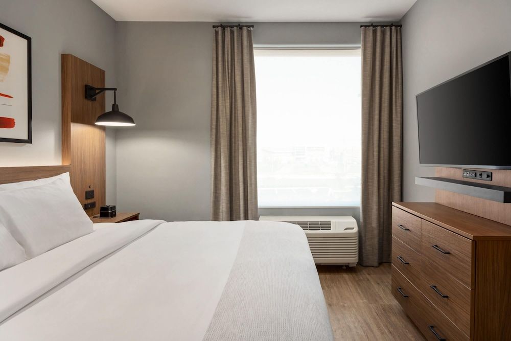 Hawthorn Extended Stay by Wyndham Mount Laurel / Moorestown Suite, 1 King Bed, Hearing Accessible, Non Smoking (Roll-In Shower, Pet-Friendly) 3