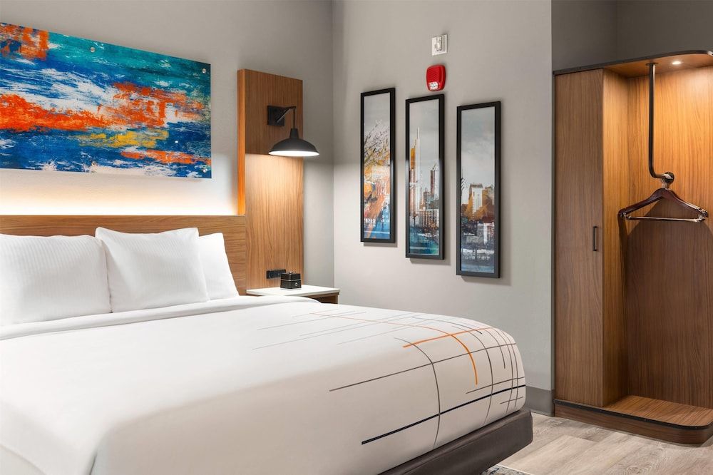 Hawthorn Extended Stay by Wyndham Mount Laurel / Moorestown Suite, 1 King Bed, Hearing Accessible, Non Smoking (Roll-In Shower, Pet-Friendly) 6