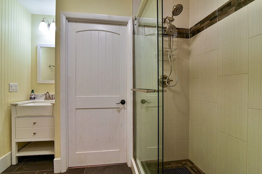 Kingdom on Knollwood Luxury House 9