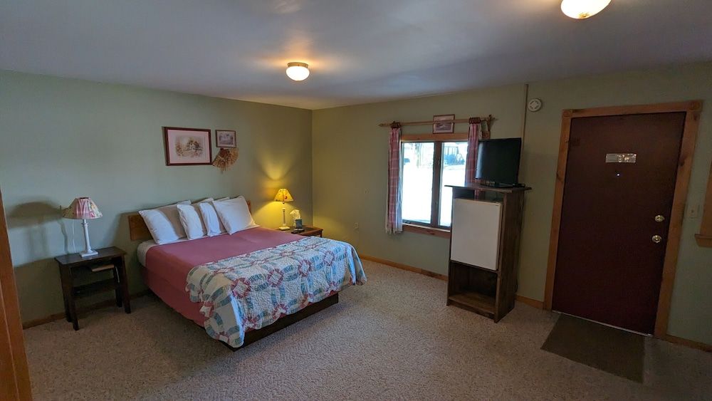 Nova Motel Traditional Suite, 1 Queen Bed 3