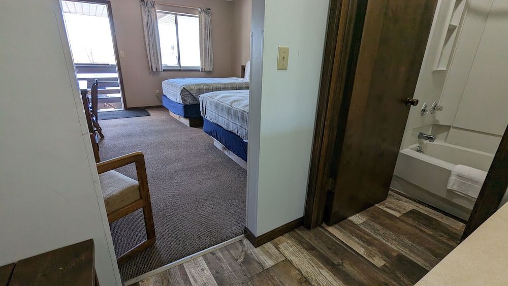 Nova Motel Traditional Room 4