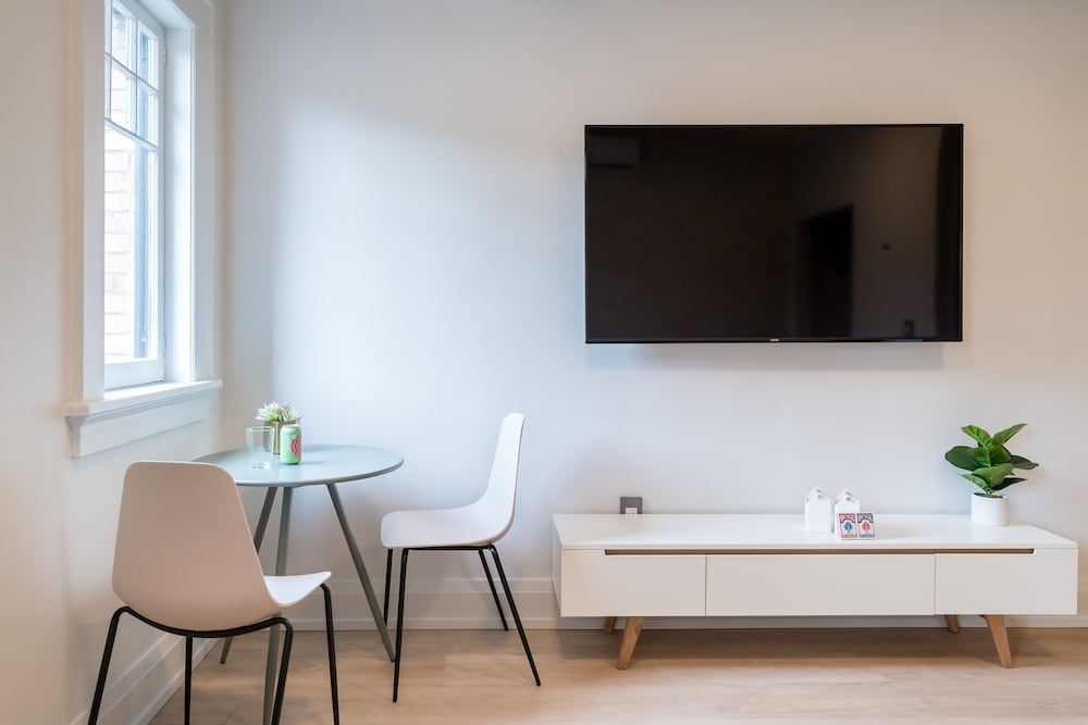 The 505 Eugene Luxury Apartment 8